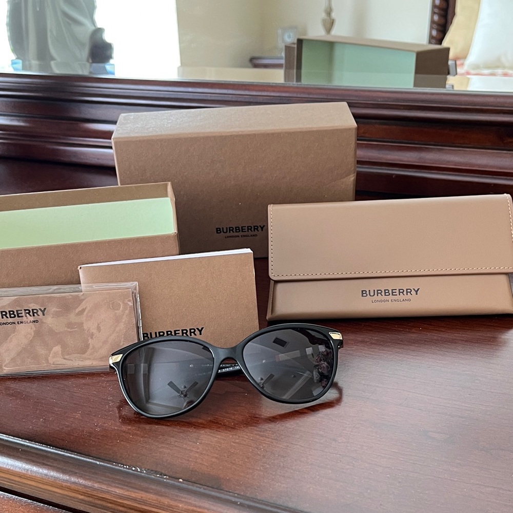 Burberry Black Sunglasses with Tan Case